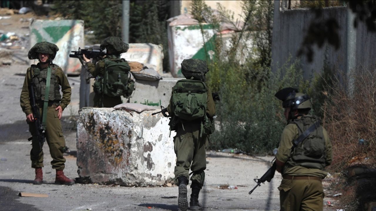 İsrail Ordusu, Batı Şeria'nın Birçok Kentine Baskın Düzenledi