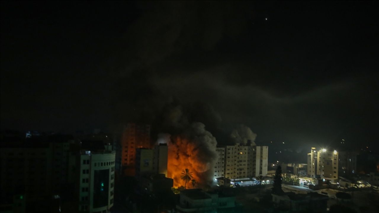 İsrail Savaş Uçakları, Gece Boyunca Gazze Şeridi'ni Bombaladı