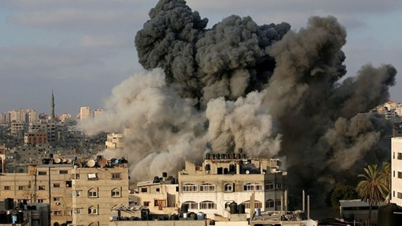 İsrail'in Gazze'ye Hava Saldırısında BM Binası Zarar Gördü