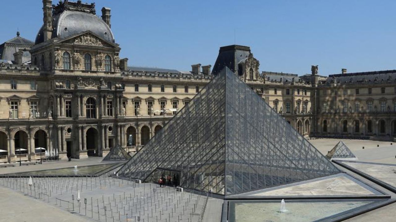 Paris'teki Louvre Müzesi bomba ihbarı nedeniyle kapatıldı