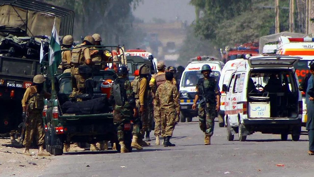 Pakistan'da Militanların Polis Merkezine Saldırısında 5 Kişi Öldü