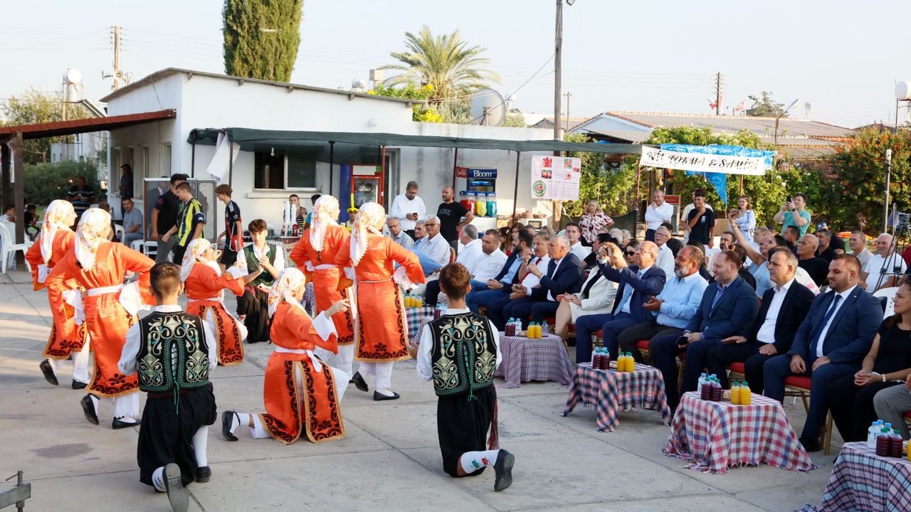 Cumhurbaşkanı Ersin Tatar ve eşi Sibel Tatar, Güneşköy Geleneksel Nar Festivali’nin açılışına katıldı