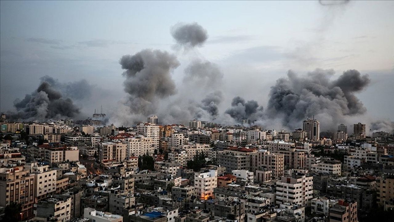İsrail Ordusu, Gazze'nin Mısır'a Açılan Kapısı Refah'ın Çevresini Vurdu