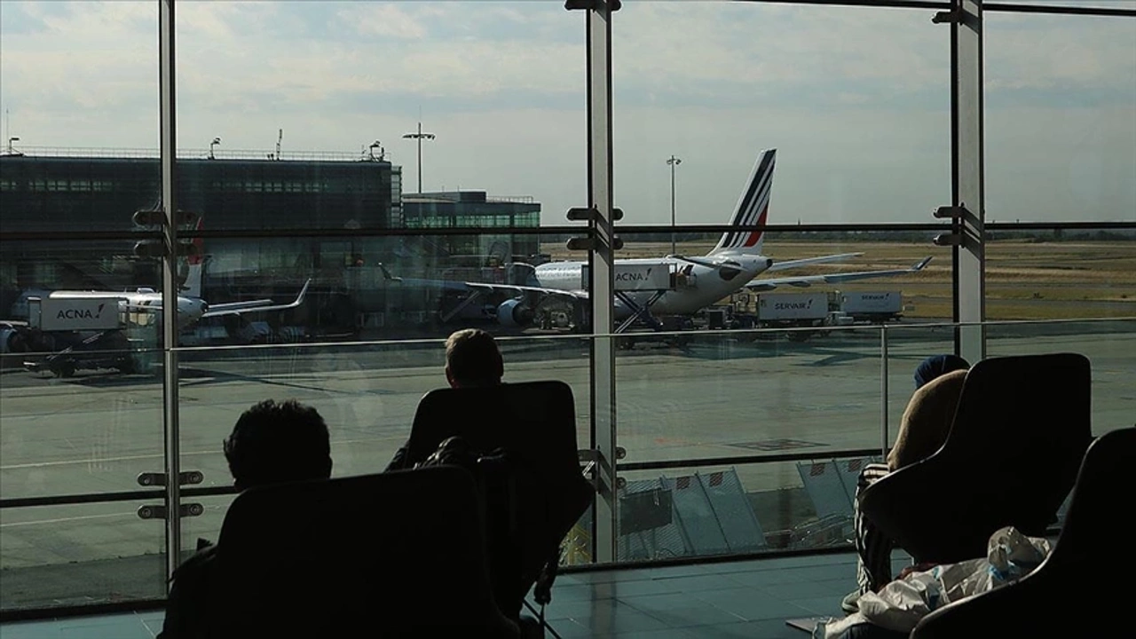 Fransa'da Hava Yolu Çalışanlarının Grevi Paris Ve Toulouse'daki Uçuşları Aksattı