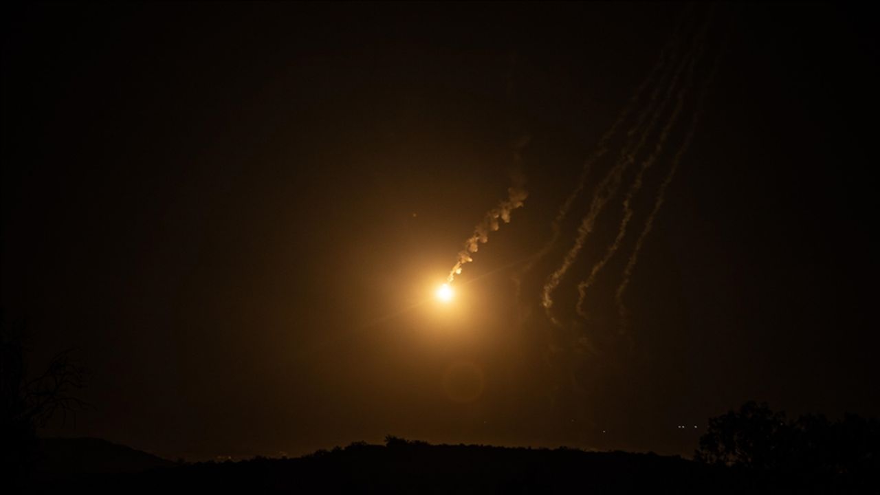 İsrail Ordusu, Gazze'nin Çeşitli Bölgelerine Yoğun Saldırılarını Sürdürdü