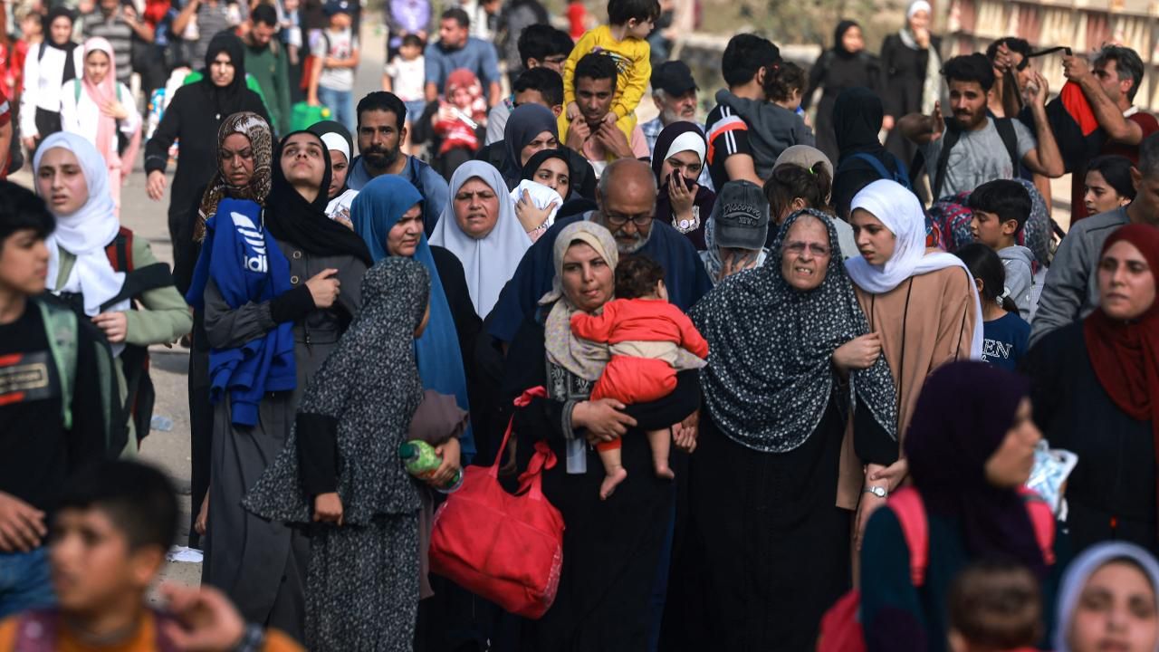 İsrail'in Zorla Göç Ettirdiği Gazzeliler Çile Yolundan Geçiyor