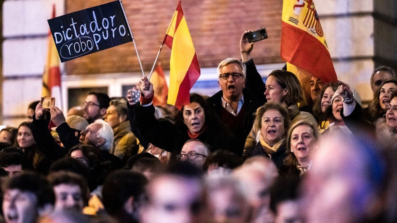 Madrid'de Binlerce İspanyol, Ayrılıkçı Katalanlara Af Girişimini Protesto Etti