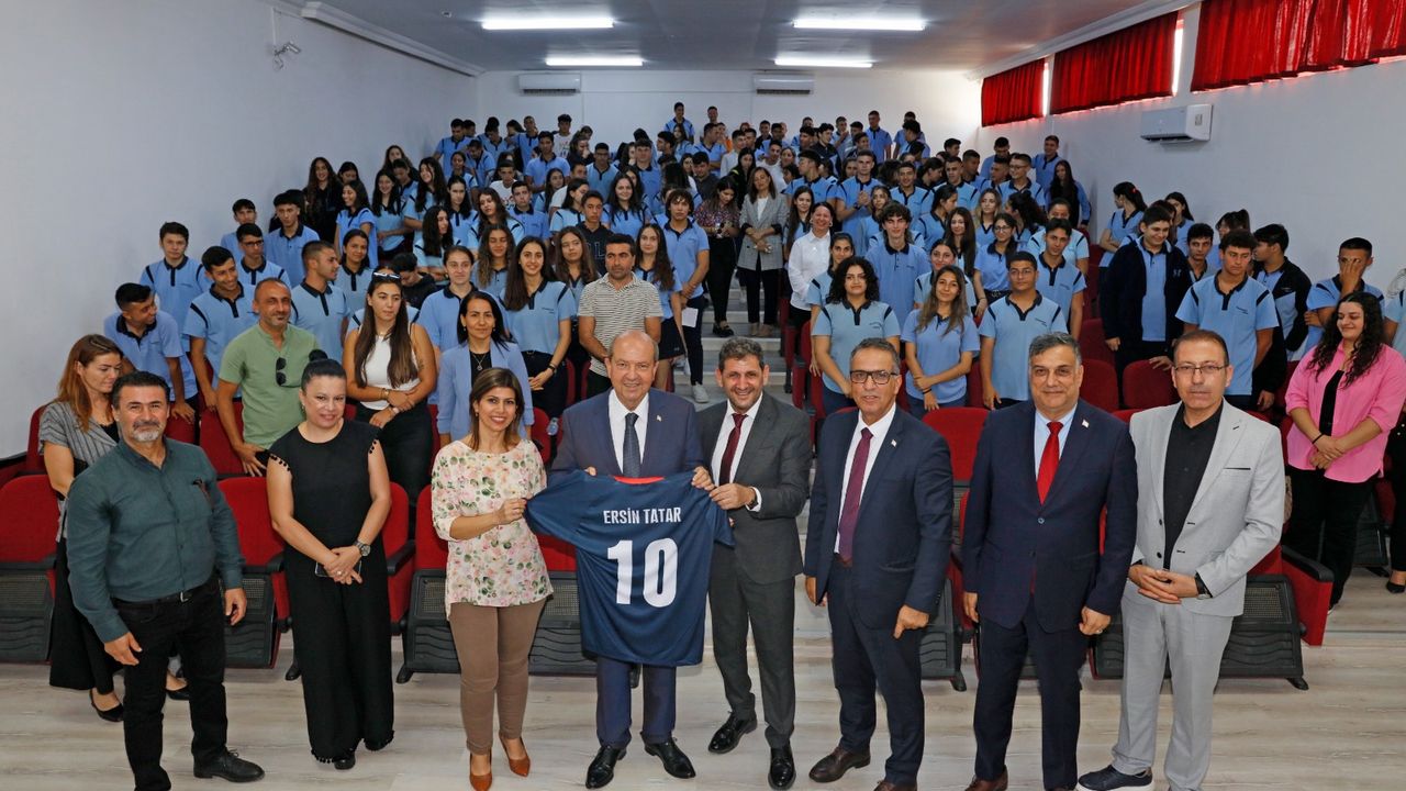 Cumhurbaşkanı Ersin Tatar, öğrencilere öğütler vererek tavsiyelerde bulundu