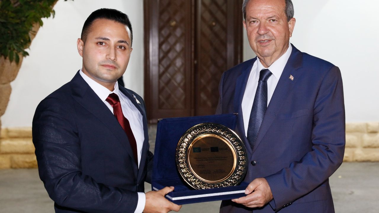 Cumhurbaşkanı Tatar, DMW Başkanvekili Halil Sert ve heyetini kabul etti