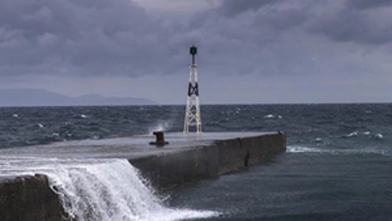Yunanistan'da Kuvvetli Rüzgar Deniz Ulaşımını Olumsuz Etkiledi