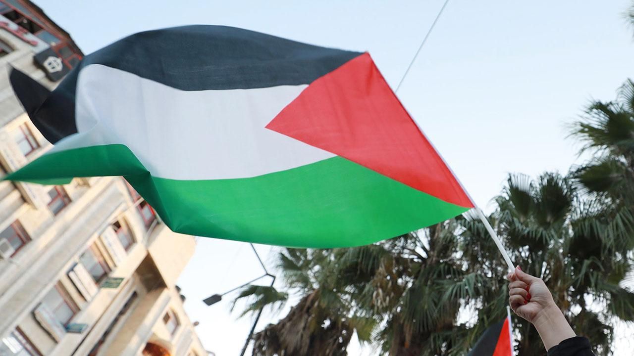 İrlanda'daki Dublin Belediye Meclisi, Filistin Bayrağının Göndere Çekilmesini Kabul Etti