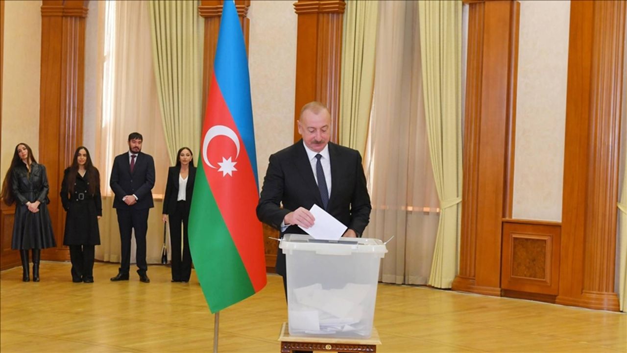 Azerbaycan'da seçim: Sandık çıkış anketine göre, Aliyev seçimde oyların yüzde 93,9'unu aldı