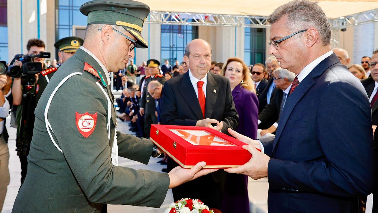 Cumhurbaşkanı Tufan Erhürman görevi 5. Cumhurbaşkanı Ersin Tatar’dan devraldı