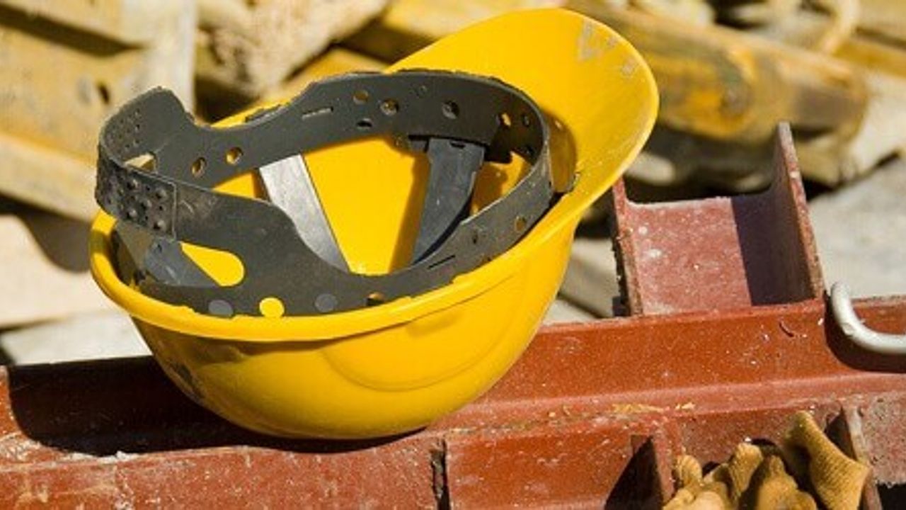 Lefkoşa’da çalıştığı inşaatta 10 metre yükseklikten bodrum katına düşen işçi ağır yaralandı