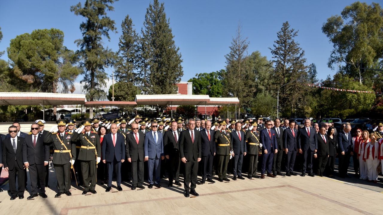 29 Ekim Cumhuriyet Bayramı nedeniyle Atatürk Anıtı'nda tören düzenlendi