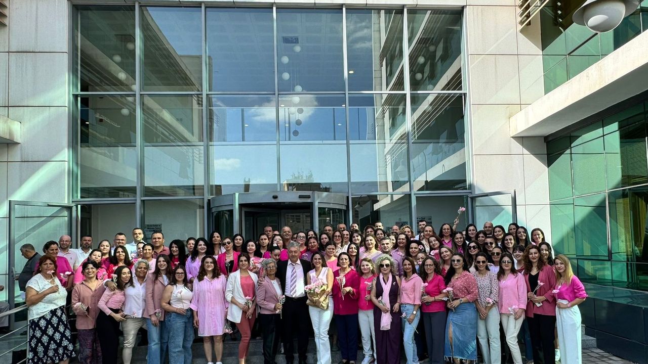 Gelir ve Vergi Dairesi’ndeki etkinlikte meme kanserine dikkat çekildi