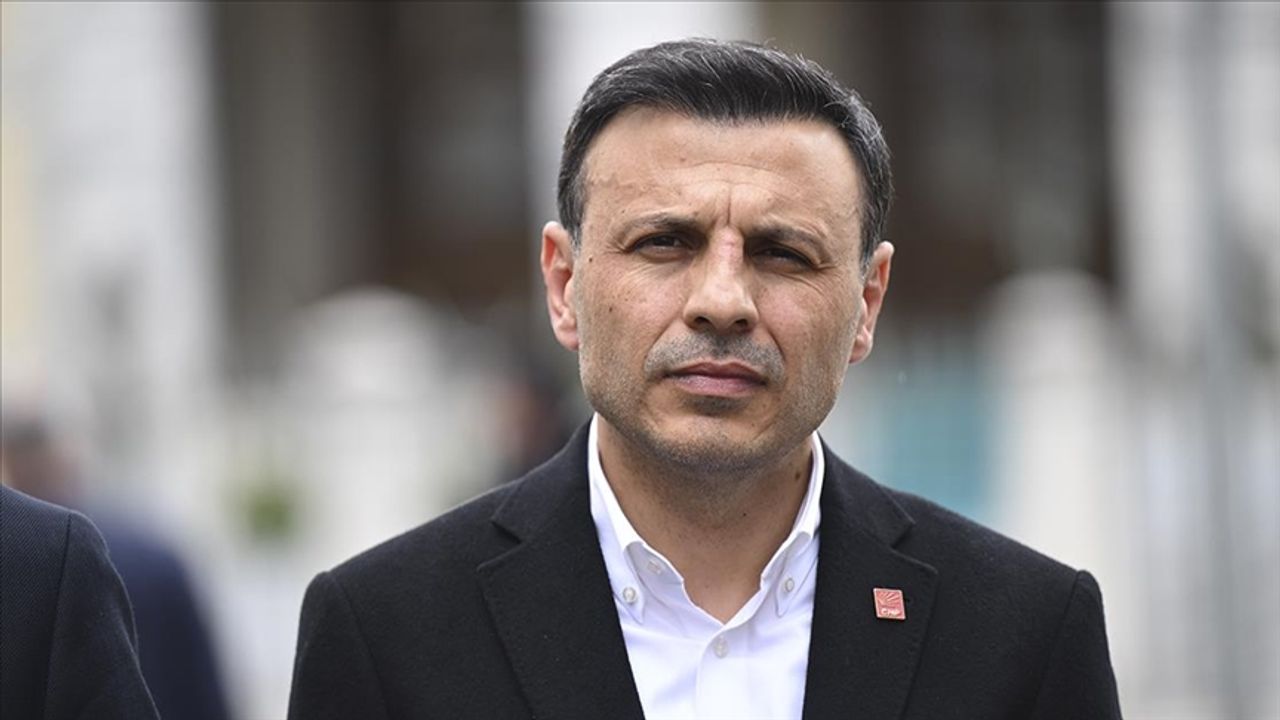 CHP İstanbul İl Başkanı seçilen Özgür Çelik mazbatasını aldı