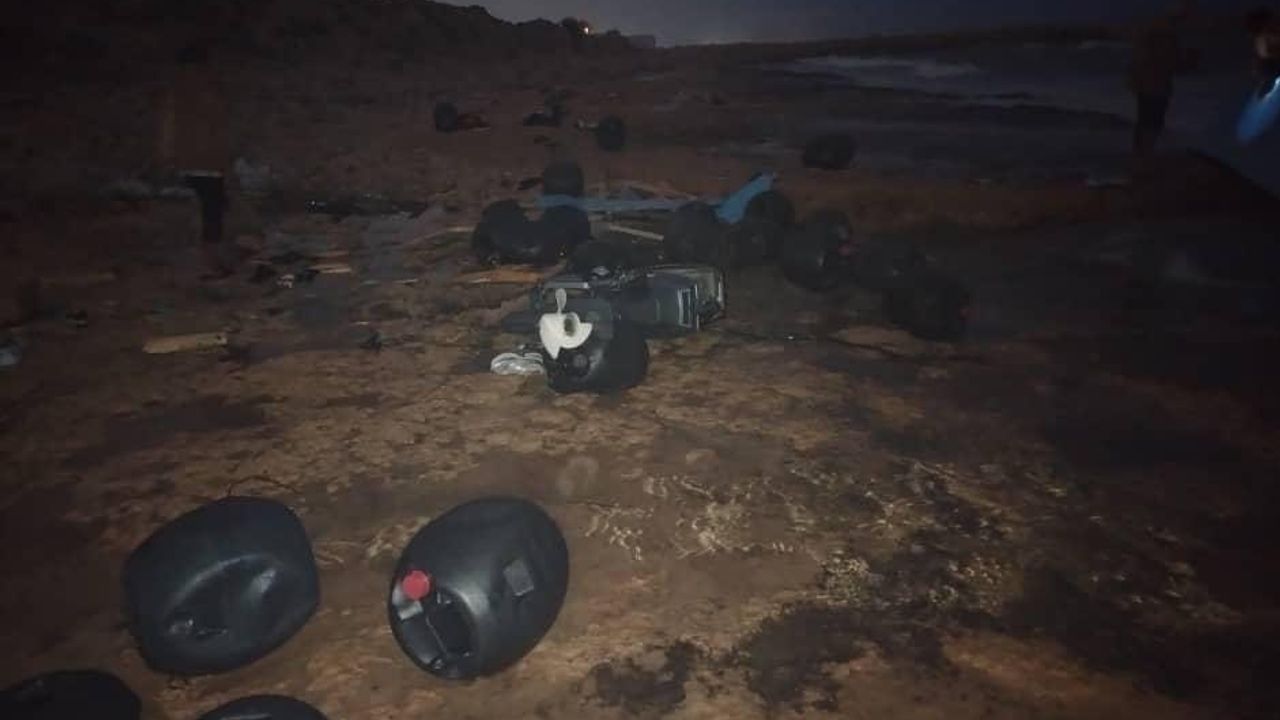 Libya açıklarında düzensiz göçmenleri taşıyan tekne battı, 18 kişi hayatını kaybetti
