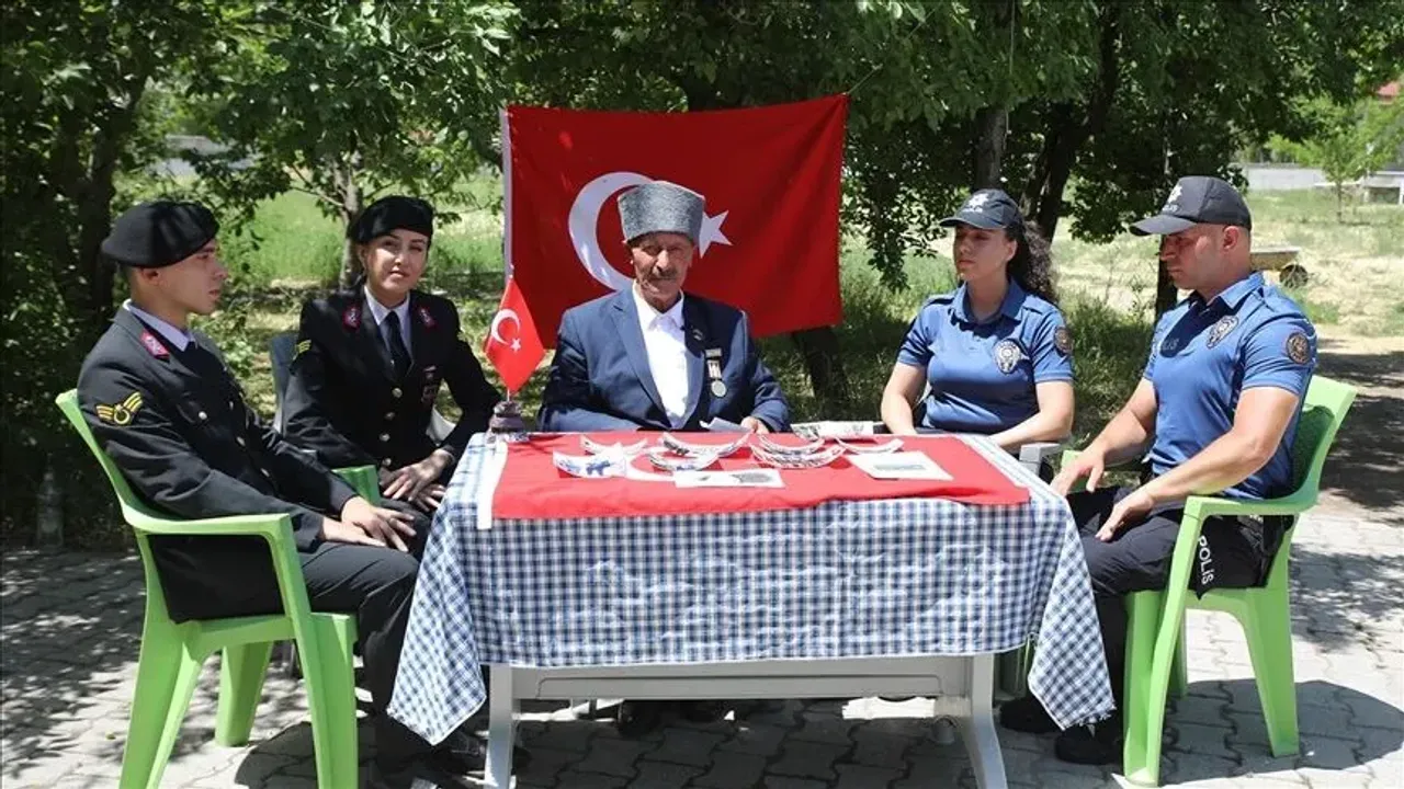Tank şoförü Kıbrıs gazisi, silah arkadaşlarıyla verdiği mücadeleyi anlattı