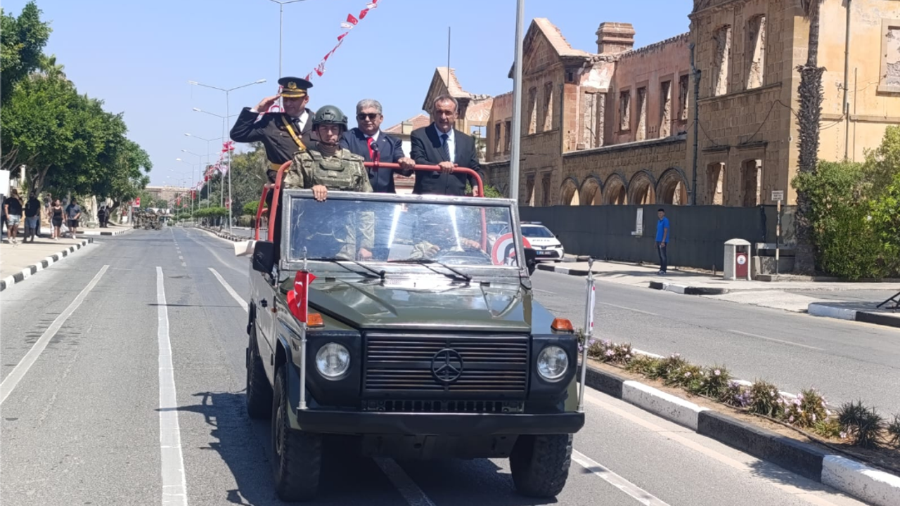 Barış ve Özgürlük Bayramı dolayısıyla Gazimağusa’da resmî törenler düzenlendi