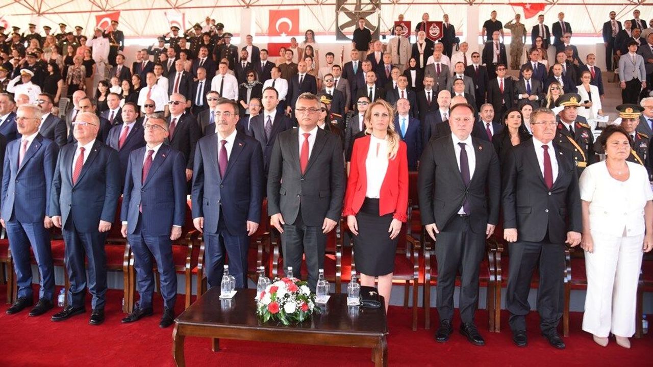 Lefkoşa Dr. Fazıl Küçük Bulvarı’nda resmigeçit töreni düzenlendi