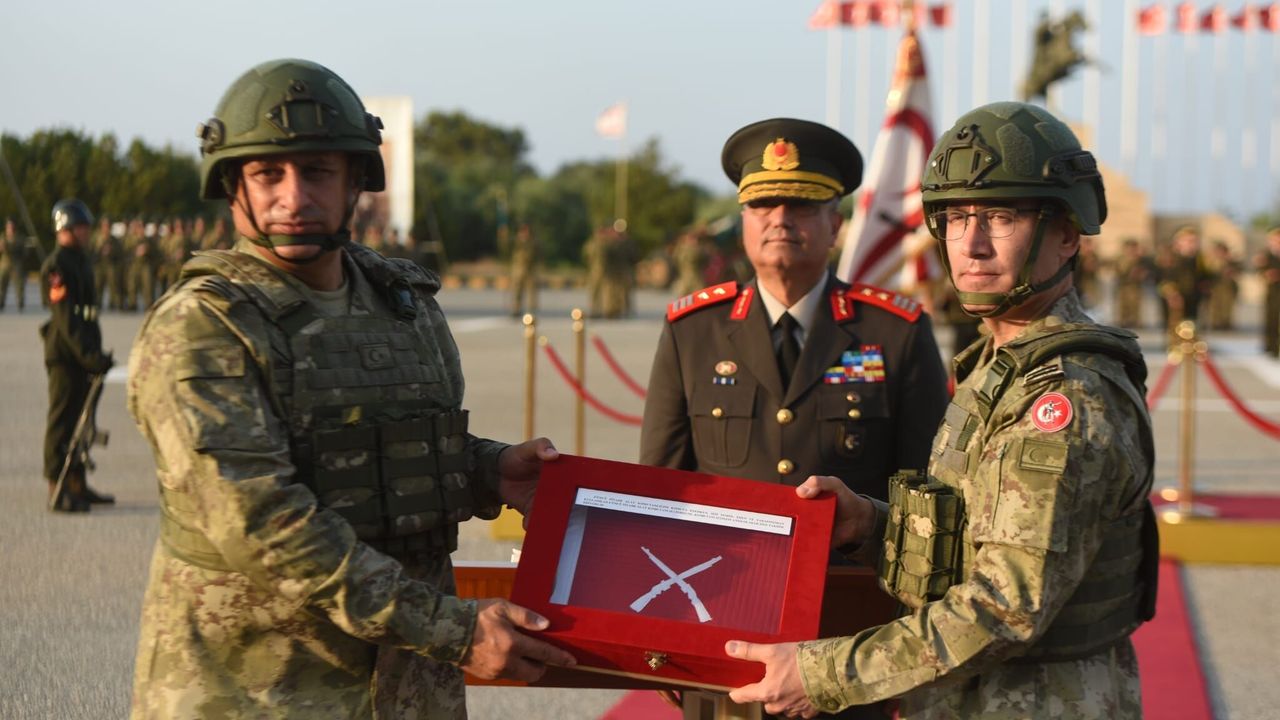 Güvenlik Kuvvetleri Komutanlığı 4. Piyade Alayı Sancak Devir Teslim Töreni Gülseren’de yapıldı