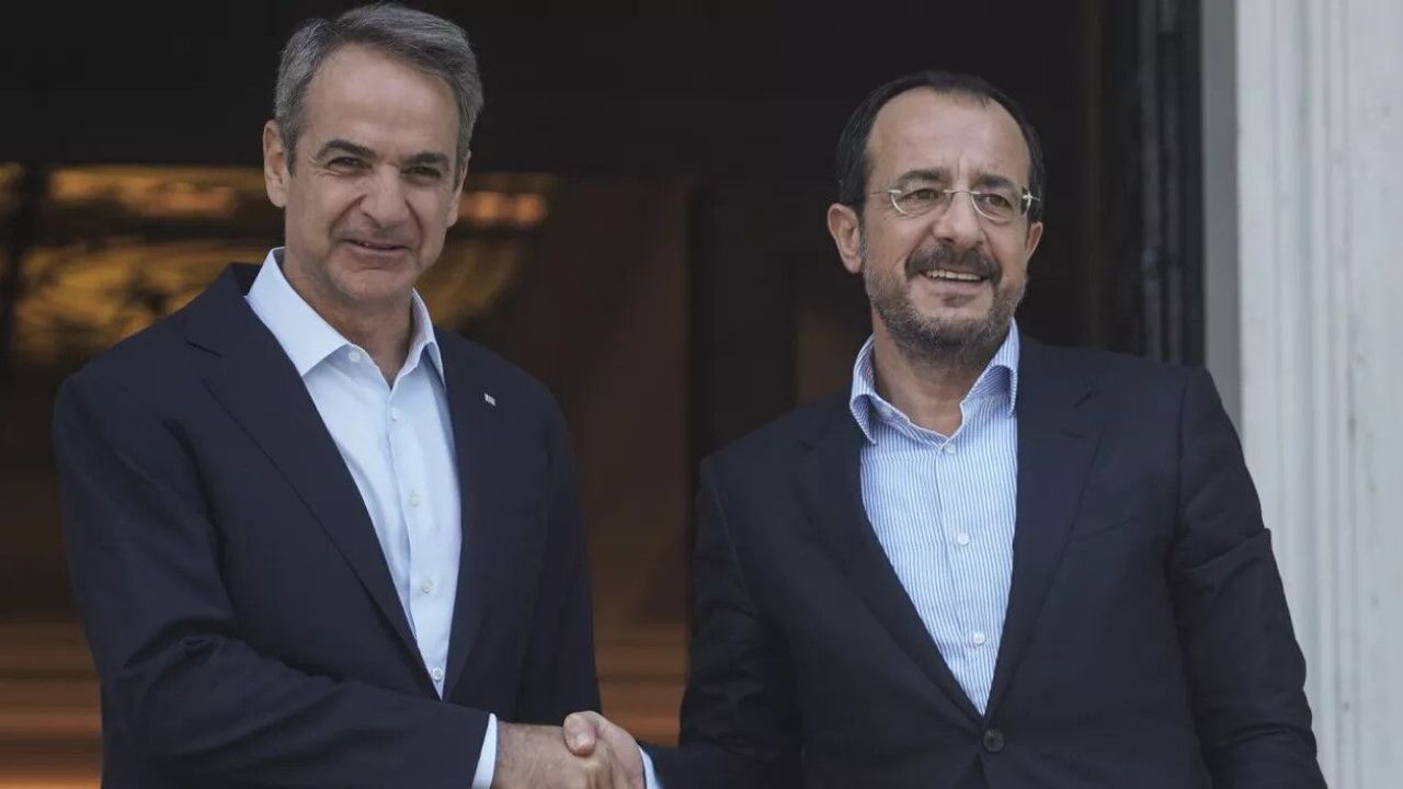 Hristodulidis “kritik konjonktürde” Atina’da… Miçotakis ile görüştü
