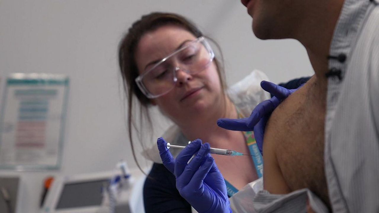 Ebola’ya karşı ilk deneysel aşı insanda denendi