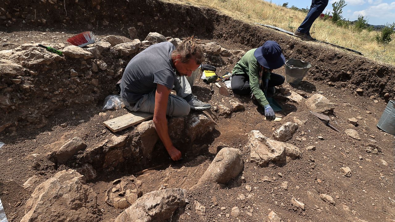 Hattuşa'da yaklaşık 2 bin 300 yıllık yeni mezarlar bulundu