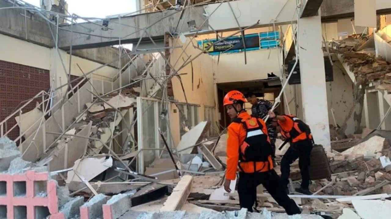 Endonezya'da 7,7 büyüklüğünde deprem
