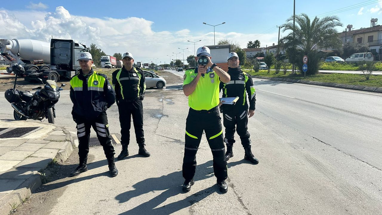Trafik denetimlerinde iki kişi tutuklandı, 41 araç trafikten men edildi, 397 sürücü ceza aldı