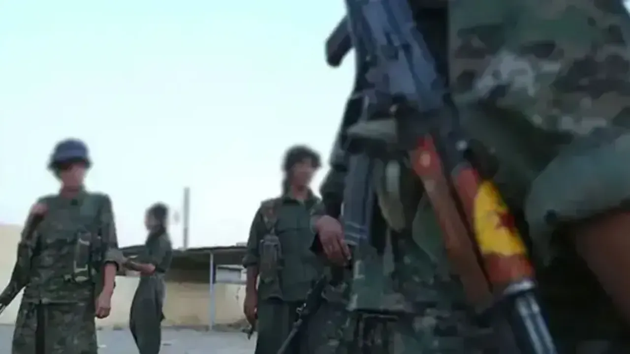 Fransa, terör örgütü YPG'nin kendini feshettiğini açıkladığı Suriye'deki gelişmelerden memnun