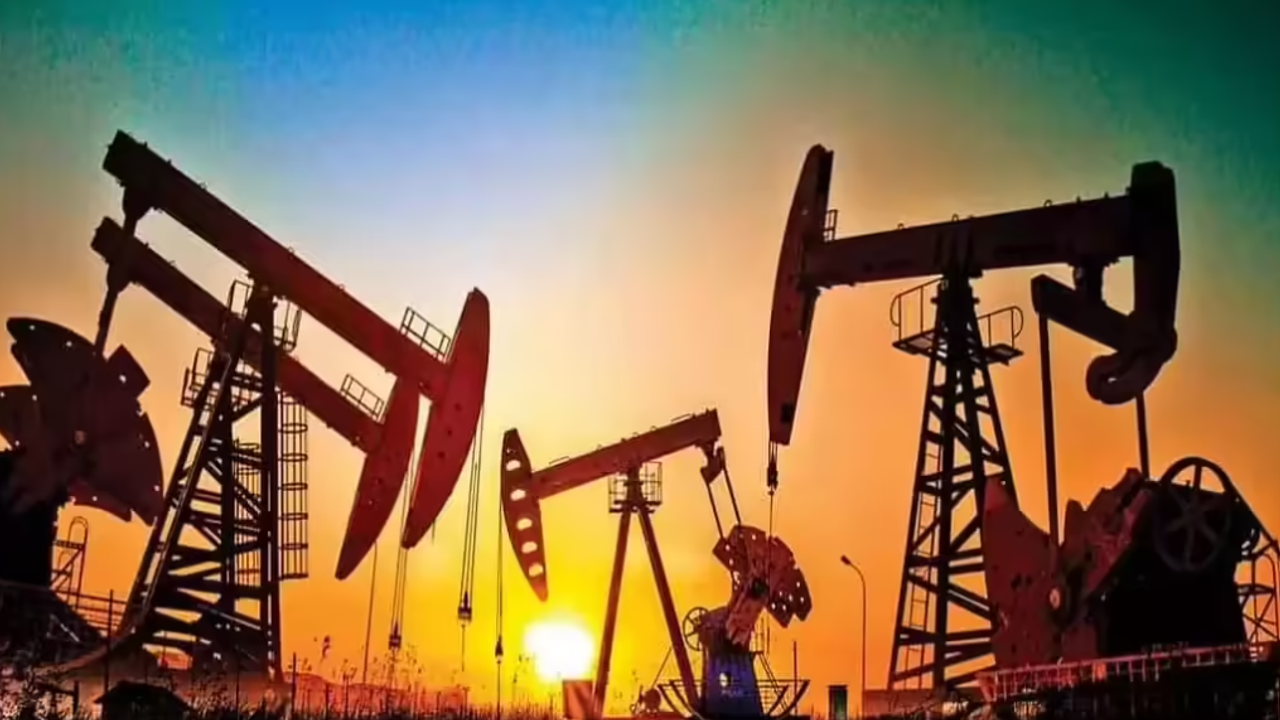 Brent petrolün varili ticari gerilimlerin artmasıyla 90 doların altına geriledi