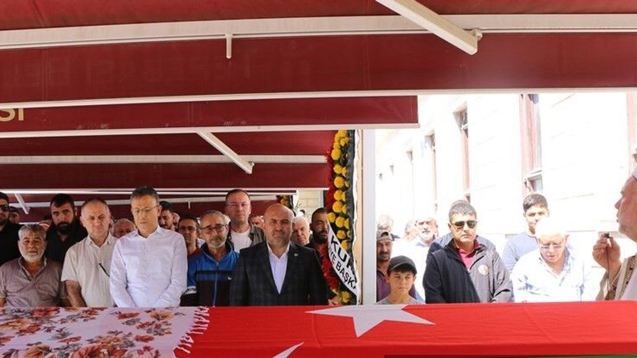 KKTC'deki gemi kazasında hayatını kaybeden Elmas Demir'in cenazesi Eskişehir'de toprağa verildi