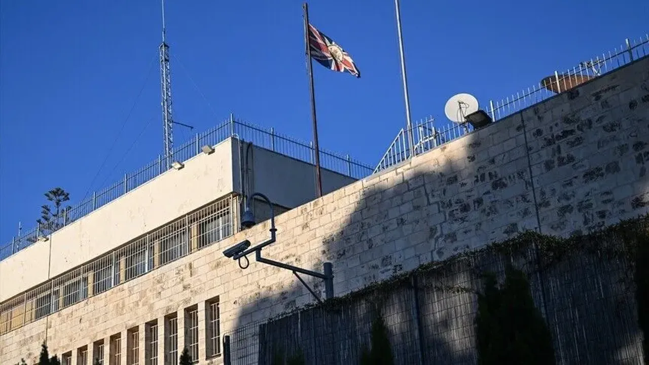 İsrail, yaptırımlara yanıt olarak İngiltere'nin Doğu Kudüs'teki konsolosluğunu kapatma kararı aldı