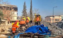 Sivil Savunma ekiplerinin Adıyaman ve Hatay Kırıkhan’daki arama-kurtarma çalışmaları sürüyor