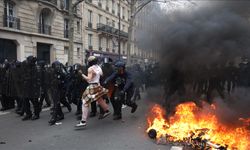 Fransa'da Emeklilik Reformu Karşıtı Gösterilerde Arbede Yaşandı