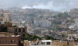 Yemen'de Savunma Bakanı'nın Konvoyuna Suikast Girişimi