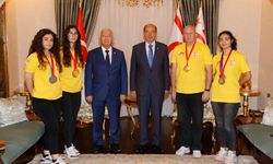 Cumhurbaşkanı Tatar, Azerbaycan’da şampiyon olan sporcuları kabul etti