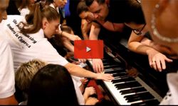 25 Kıbrıslı Rum Piyanist Guinness Rekorlar Kitabı’na girdi