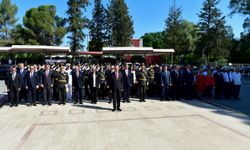 30 Ağustos Zafer Bayramı dolayısıyla Atatürk Anıtı'ndan tören düzenlendi