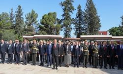 30 Ağustos Zafer Bayramı dolayısıyla Atatürk Anıtı'ndan tören düzenlendi