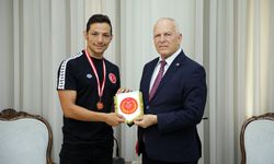 Meclis Başkanı Töre,milli yüzücü Ulaç’ı kabul etti