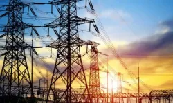 Güney Kıbrıs KKTC’ye sağladığı elektriği yakıt gemisinin gecikebileceği endişesiyle kesti