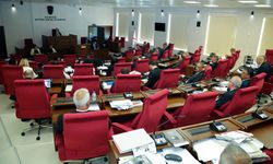 Erhürman eleştirdi, Başbakan Üstel yanıtladı