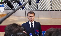 Macron, Nijer'de istenmeyen kişi ilan edilen büyükelçilerini geri çekmeyeceklerini söyledi