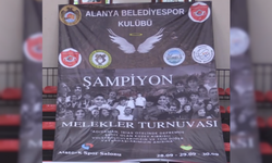 Şampiyon Melekler Voleybol Turnuvası Alanya'da devam ediyor