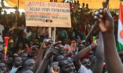 Fransa Nijer'deki Büyükelçisini Ve Askerlerini Geri Çekiyor