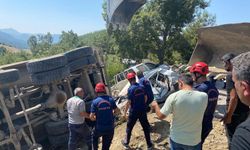 Kahramanmaraş'ta freni boşalan kamyon cenaze için toplanan insanların arasına daldı: Dört ölü, 25 yaralı