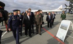 Kuzey Kore lideri Rus bombardıman uçaklarını ve savaş gemisini inceledi